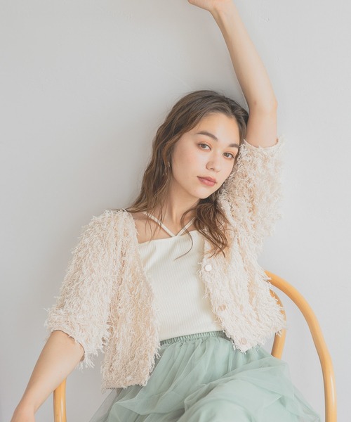 mysty woman(ミスティウーマン)の「フラッフィーVネックカーディガン 140924(カーディガン/ボレロ・レディース・グレイッシュブルー/ブラック/アイボリー/グリーン・FREE)」の2枚目の写真