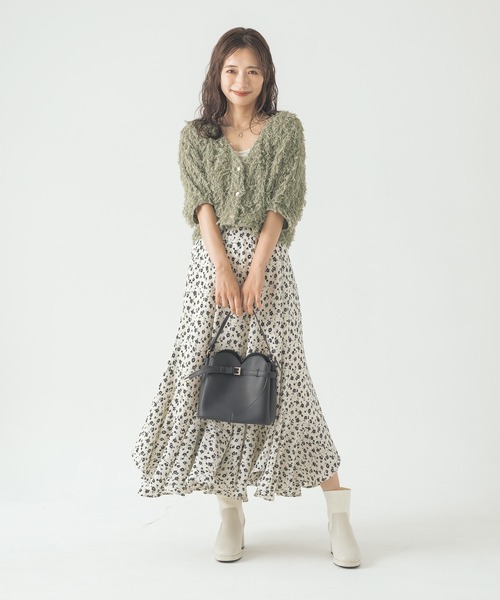 mysty woman(ミスティウーマン)の「フラッフィーVネックカーディガン 140924(カーディガン/ボレロ・レディース・グレイッシュブルー/ブラック/アイボリー/グリーン・FREE)」の6枚目の写真