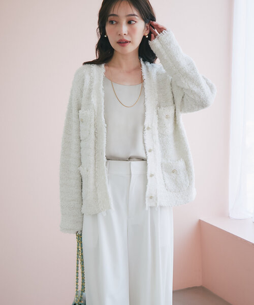 La boutique BonBon（ラブティックボンボン）の「【名品・きらきらボタン】ファンシーツイードニットカーディガン（カーディガン/ボレロ・レディース・オフホワイト/ブラック/ライトグレー・FREE）」の4枚目の写真