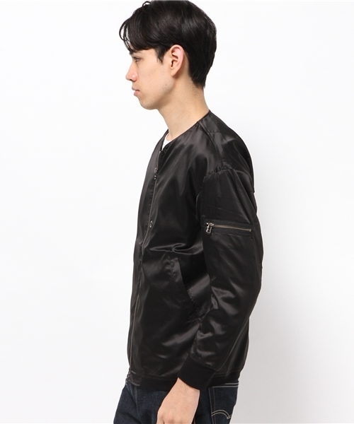WHO'S WHO gallery(フーズフーギャラリー)の「【GIGGER】ノーカラーMA-1(ブルゾン・メンズ・カーキ/ブラック・LARGE/MEDIUM)」の4枚目の写真