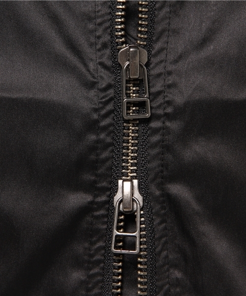 WHO'S WHO gallery(フーズフーギャラリー)の「【GIGGER】ノーカラーMA-1(ブルゾン・メンズ・カーキ/ブラック・LARGE/MEDIUM)」の3枚目の写真