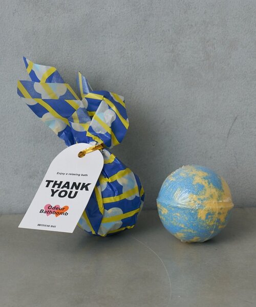 BIRTHDAY BAR（バースデイバー）の「MOTIF GEOMETRY　Bathbomb  バスボム（入浴剤・バスケア・レディース・ブルー/ホワイト/ピンク/イエロー・0）」の2枚目の写真