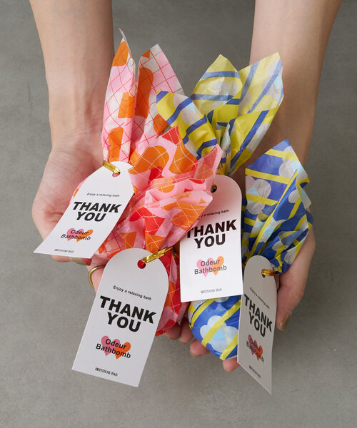 BIRTHDAY BAR（バースデイバー）の「MOTIF GEOMETRY　Bathbomb  バスボム（入浴剤・バスケア・レディース・ブルー/ホワイト/ピンク/イエロー・0）」の6枚目の写真