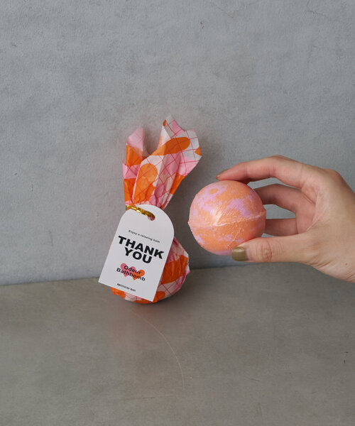 BIRTHDAY BAR（バースデイバー）の「MOTIF GEOMETRY　Bathbomb  バスボム（入浴剤・バスケア・レディース・ブルー/ホワイト/ピンク/イエロー・0）」の8枚目の写真