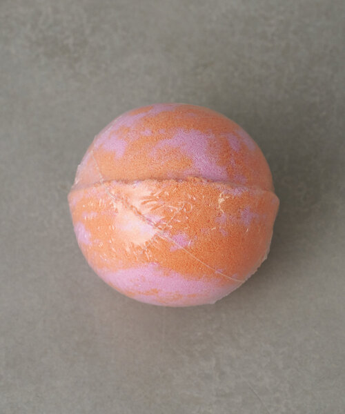 BIRTHDAY BAR（バースデイバー）の「MOTIF GEOMETRY　Bathbomb  バスボム（入浴剤・バスケア・レディース・ブルー/ホワイト/ピンク/イエロー・0）」の11枚目の写真