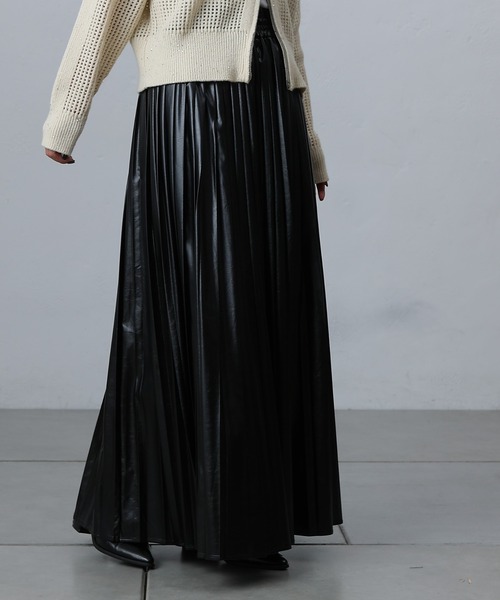 COLONY 2139（コロニートゥーワンスリーナイン）の「フェイクレザープリーツスカート（スカート・レディース・シルバー/ブラック/カーキ・FREE）」の2枚目の写真