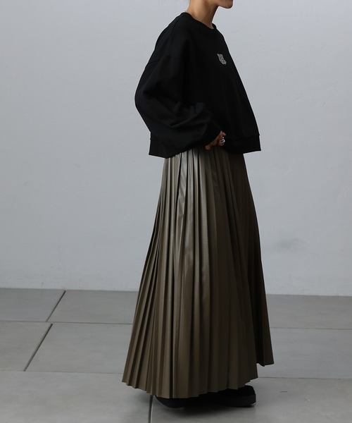 COLONY 2139（コロニートゥーワンスリーナイン）の「フェイクレザープリーツスカート（スカート・レディース・シルバー/ブラック/カーキ・FREE）」の17枚目の写真