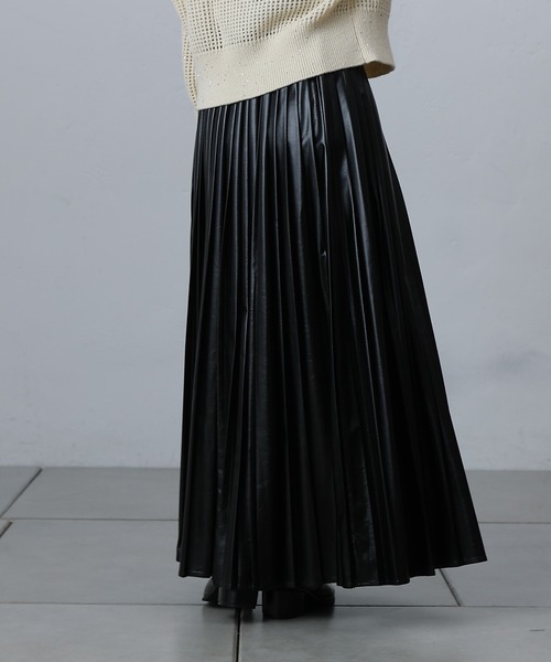 COLONY 2139（コロニートゥーワンスリーナイン）の「フェイクレザープリーツスカート（スカート・レディース・シルバー/ブラック/カーキ・FREE）」の5枚目の写真