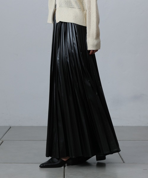 COLONY 2139（コロニートゥーワンスリーナイン）の「フェイクレザープリーツスカート（スカート・レディース・シルバー/ブラック/カーキ・FREE）」の6枚目の写真