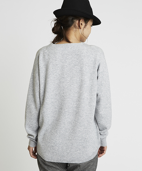 ELFORBR（エルフォーブル）の「ウール混深Vネックニットプルオーバー（ニット/セーター・レディース・ホワイト/グレー/ピンク・MEDIUM）」の4枚目の写真