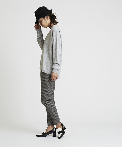 ELFORBR（エルフォーブル）の「ウール混深Vネックニットプルオーバー（ニット/セーター・レディース・ホワイト/グレー/ピンク・MEDIUM）」の6枚目の写真