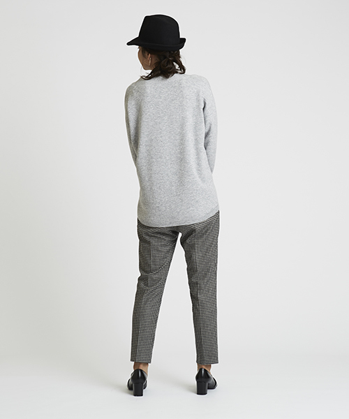 ELFORBR（エルフォーブル）の「ウール混深Vネックニットプルオーバー（ニット/セーター・レディース・ホワイト/グレー/ピンク・MEDIUM）」の7枚目の写真