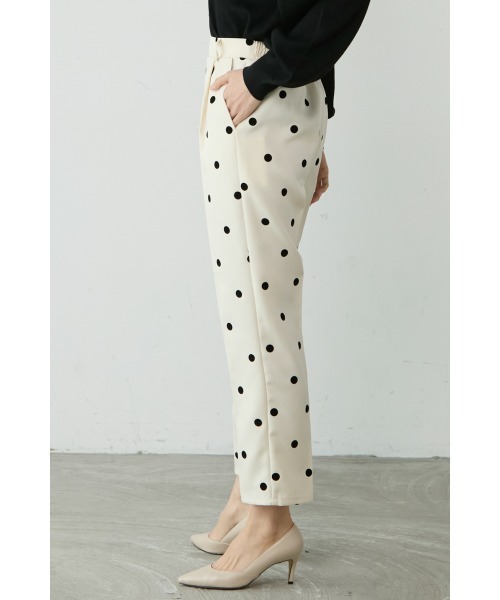 M.deux(エムドゥ)の「~フロッキードット柄パンツ~(スラックス・レディース・ブラック/オフホワイト・MEDIUM)」の11枚目の写真