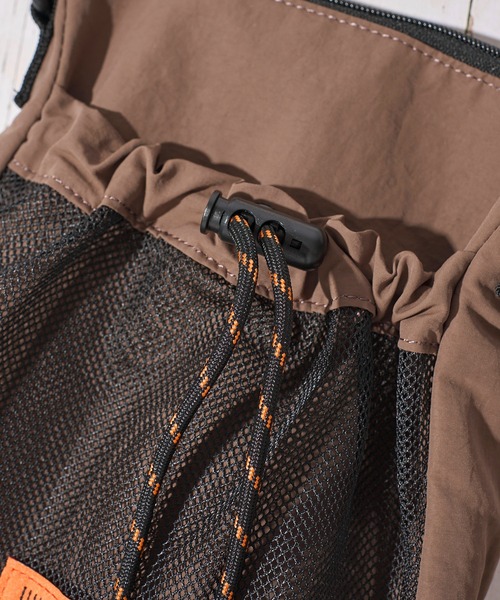 UNIVERSAL OVERALL(ユニバーサルオーバーオール)の「【UNIVERSAL OVERALL】FRONT MESH MINI SHOULDER BAG / フロントメッシュミニショルダーバッグ(ショルダーバッグ・レディース・ブラック/ブルー/レモンイエロー/オレンジ/モカ/ライトグレー/グレイッシュベージュ・FREE)」の17枚目の写真