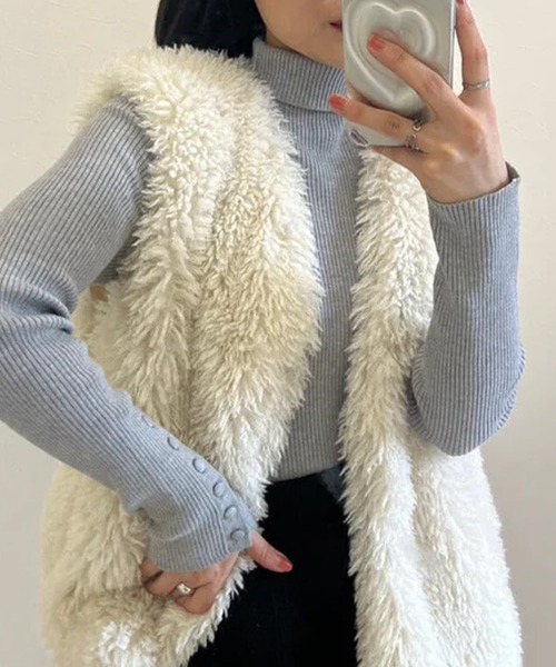 merrylatte(メリーラテ)の「もこもこフェイクファーベスト(ベスト・レディース・アイボリー・FREE)」の4枚目の写真