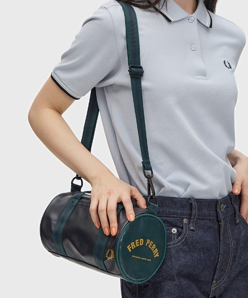 FRED PERRY(フレッドペリー)の「Classic Mini Barrel Bag/クラシックミニバレルバッグ(ショルダーバッグ・レディース・ベージュ/ブラック/マルーン/ライトオリーブ/ダークグリーン/グリーン/ダークネイビー・ONE SIZE)」の12枚目の写真
