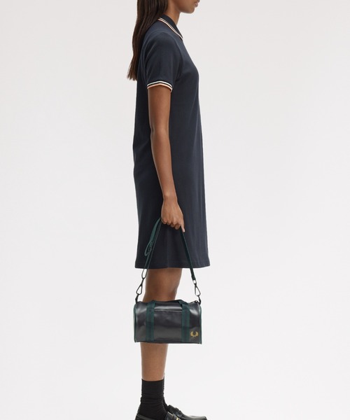 FRED PERRY(フレッドペリー)の「Classic Mini Barrel Bag/クラシックミニバレルバッグ(ショルダーバッグ・レディース・ベージュ/ブラック/マルーン/ライトオリーブ/ダークグリーン/グリーン/ダークネイビー・ONE SIZE)」の14枚目の写真