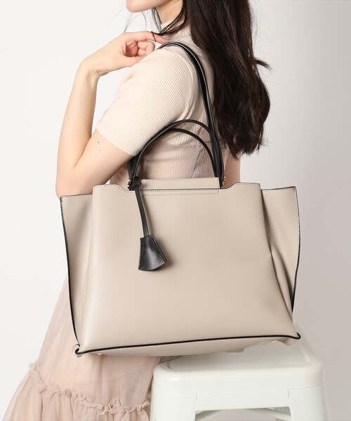 ESPERANZA(エスペランサ)の「【大容量/通勤・通学にピッタリ】横型A4トートバッグ(トートバッグ・レディース・アイボリー/ブラック/グレイッシュベージュ/ブルー・FREE)」の3枚目の写真