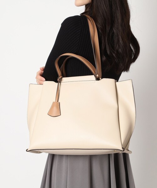ESPERANZA(エスペランサ)の「【大容量/通勤・通学にピッタリ】横型A4トートバッグ(トートバッグ・レディース・アイボリー/ブラック/グレイッシュベージュ/ブルー・FREE)」の14枚目の写真