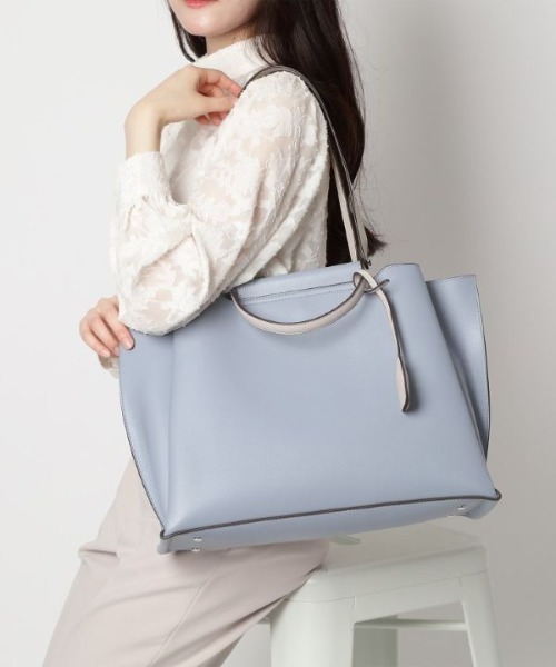 ESPERANZA(エスペランサ)の「【大容量/通勤・通学にピッタリ】横型A4トートバッグ(トートバッグ・レディース・アイボリー/ブラック/グレイッシュベージュ/ブルー・FREE)」の4枚目の写真