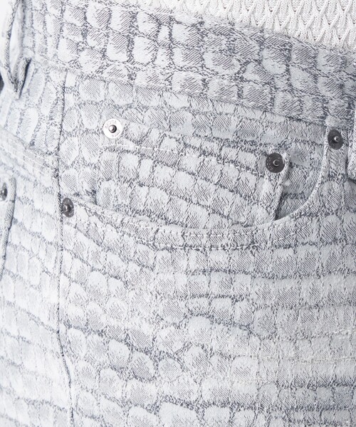 EPOCA UOMO(エポカウォモ)の「クロコダイルデニムパンツ(デニムパンツ・メンズ・ネイビー/オフホワイト・46/48)」の6枚目の写真