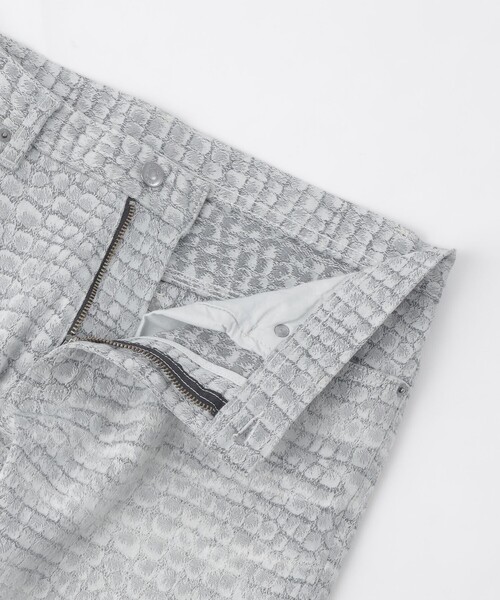 EPOCA UOMO(エポカウォモ)の「クロコダイルデニムパンツ(デニムパンツ・メンズ・ネイビー/オフホワイト・46/48)」の4枚目の写真