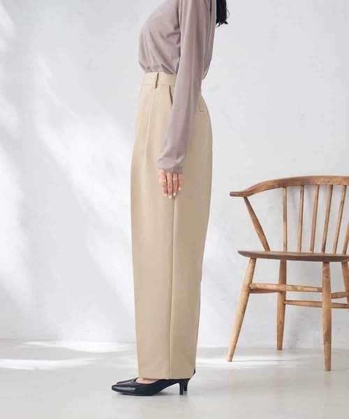 a.v.v（アーヴェヴェ）の「タックワイドテーパードパンツ（その他パンツ・レディース・ベージュ・40/38/36）」の9枚目の写真