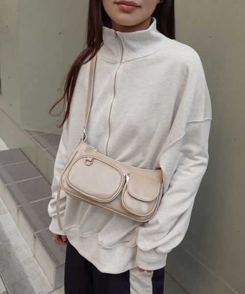 CORNERS(コーナーズ)の「ダブルポケットショルダーバッグ(ショルダーバッグ・レディース・ブラック/ベージュ・FREE)」の1枚目の写真