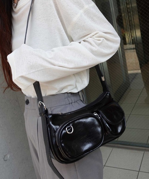 CORNERS(コーナーズ)の「ダブルポケットショルダーバッグ(ショルダーバッグ・レディース・ブラック/ベージュ・FREE)」の2枚目の写真