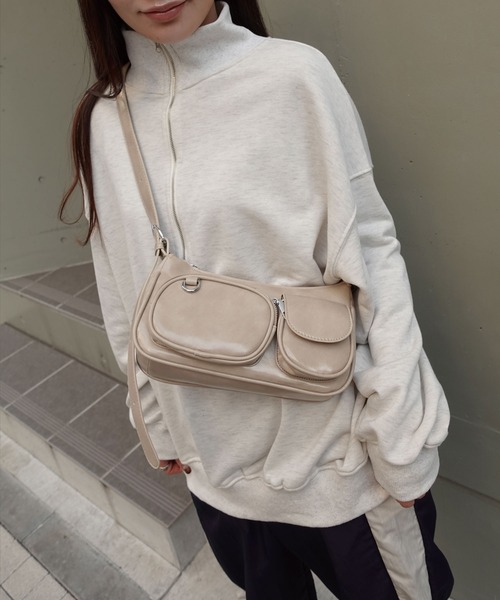 CORNERS(コーナーズ)の「ダブルポケットショルダーバッグ(ショルダーバッグ・レディース・ブラック/ベージュ・FREE)」の13枚目の写真