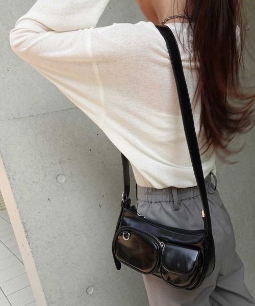 CORNERS(コーナーズ)の「ダブルポケットショルダーバッグ(ショルダーバッグ・レディース・ブラック/ベージュ・FREE)」の7枚目の写真