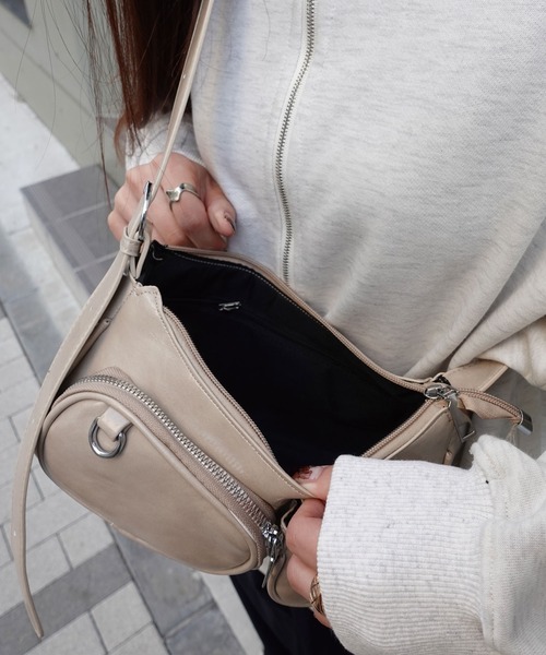 CORNERS(コーナーズ)の「ダブルポケットショルダーバッグ(ショルダーバッグ・レディース・ブラック/ベージュ・FREE)」の9枚目の写真
