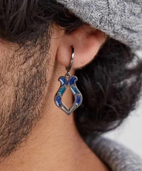 チャイハネ(チャイハネ)の「【チャイハネ】ミナレッドMEN'Sピアス(ピアス(両耳用)・メンズ・ブラック×レッド/マルチ/レッド/ブラウン/レインボー/グリーン/ターコイズブルー/ブルー/ブラック/パープル・FREE)」の12枚目の写真
