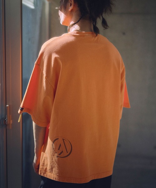 ADAM PATEK（アダムパテック）の「ADAMPATEK/shadow logo short sleeve T/シャドウロゴプリントTシャツ（Tシャツ/カットソー・メンズ・オレンジ/ホワイト/ブラック・1/2）」の8枚目の写真
