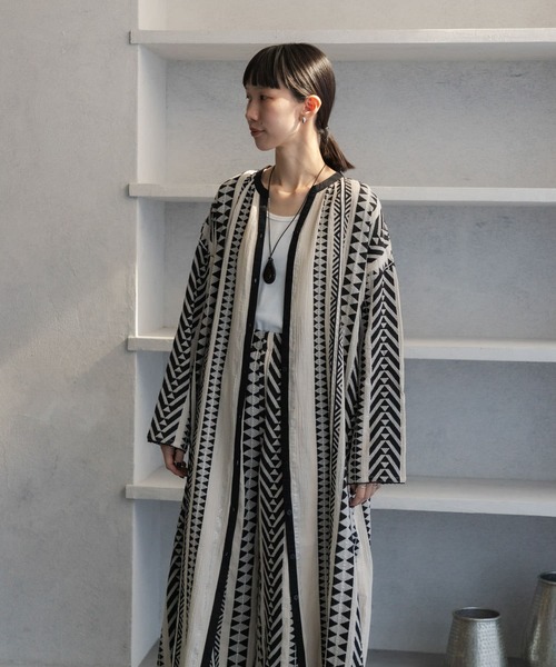 URBAN RESEARCH DOORS(アーバンリサーチドアーズ)の「ジャガード柄ガウンワンピース(ワンピース・レディース・ナチュラル・MEDIUM)」の2枚目の写真