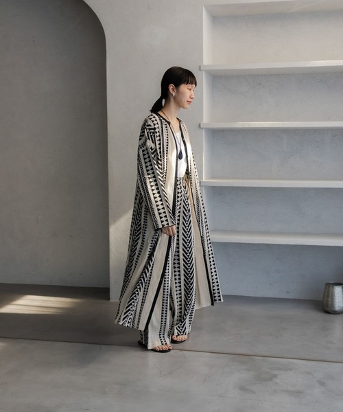 URBAN RESEARCH DOORS(アーバンリサーチドアーズ)の「ジャガード柄ガウンワンピース(ワンピース・レディース・ナチュラル・MEDIUM)」の8枚目の写真