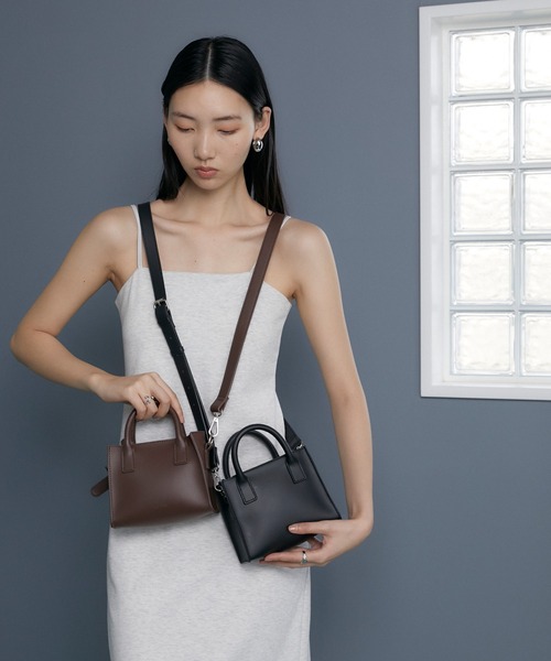 somlu.(ソンムル)の「【somlu.】スクエアミニショルダーバッグ(ショルダーバッグ・レディース・ブラウン/ブラック・FREE)」の4枚目の写真