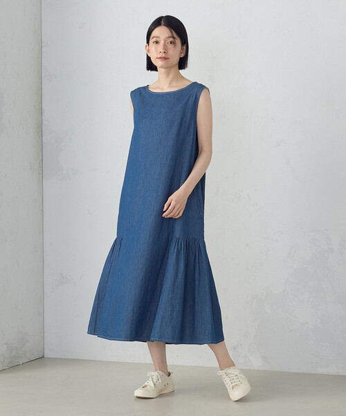 ONIGIRI（オニギリ）の「デイリーリラックス ノースリーブワンピース デニム（ワンピース・レディース・サックスブルー/ネイビー・MEDIUM/LARGE）」の3枚目の写真
