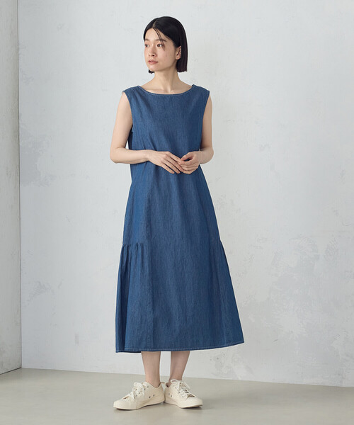 ONIGIRI（オニギリ）の「デイリーリラックス ノースリーブワンピース デニム（ワンピース・レディース・サックスブルー/ネイビー・MEDIUM/LARGE）」の4枚目の写真
