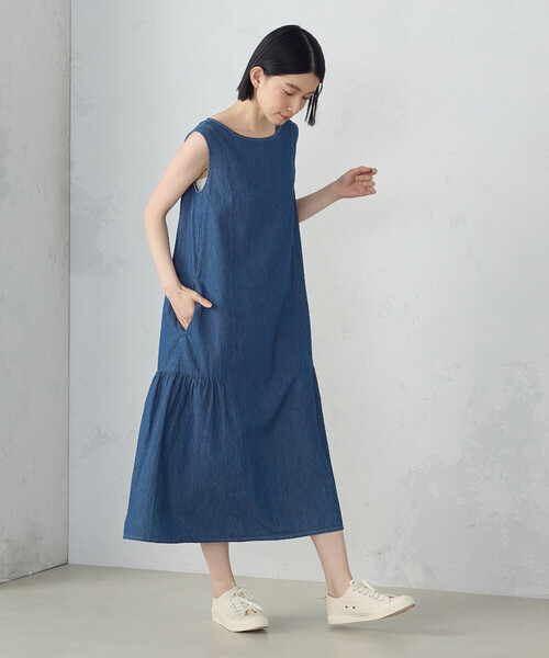 ONIGIRI（オニギリ）の「デイリーリラックス ノースリーブワンピース デニム（ワンピース・レディース・サックスブルー/ネイビー・MEDIUM/LARGE）」の5枚目の写真