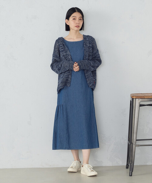 ONIGIRI（オニギリ）の「デイリーリラックス ノースリーブワンピース デニム（ワンピース・レディース・サックスブルー/ネイビー・MEDIUM/LARGE）」の6枚目の写真