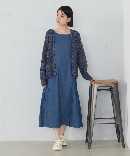 ONIGIRI（オニギリ）の「デイリーリラックス ノースリーブワンピース デニム（ワンピース・レディース・サックスブルー/ネイビー・MEDIUM/LARGE）」の7枚目の写真