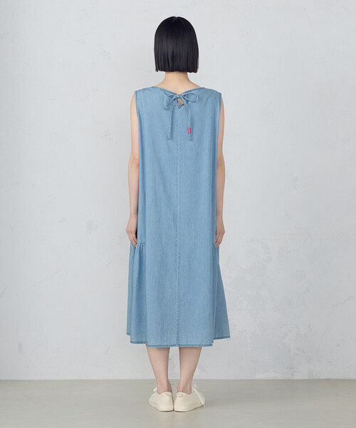 ONIGIRI（オニギリ）の「デイリーリラックス ノースリーブワンピース デニム（ワンピース・レディース・サックスブルー/ネイビー・MEDIUM/LARGE）」の13枚目の写真