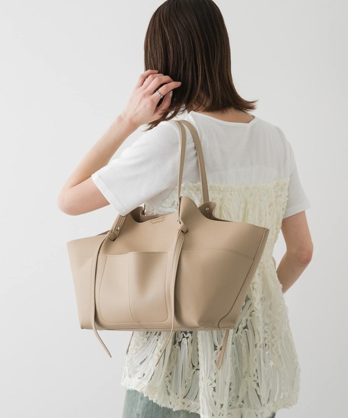 SENSE OF PLACE by URBAN RESEARCH(センスオブプレイスバイアーバンリサーチ)の「アウトポケットトートバッグ(トートバッグ・レディース・アイボリー/ブラック/ベージュ・ONE)」の6枚目の写真