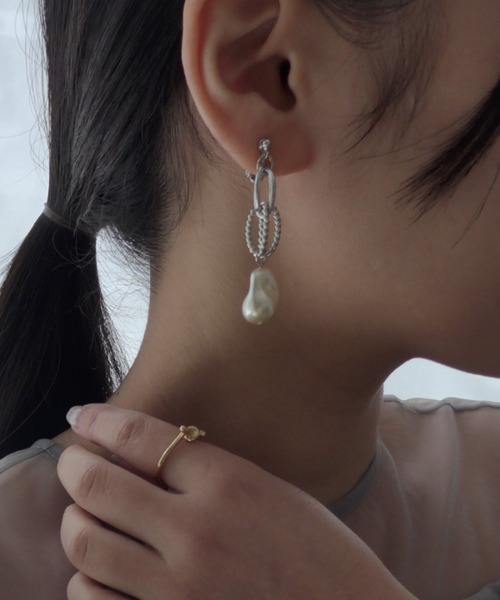 et.UNiVER（エトユニベール）の「Hoop chain earrings（イヤリング・レディース・ゴールド/シルバー・FREE）」の4枚目の写真