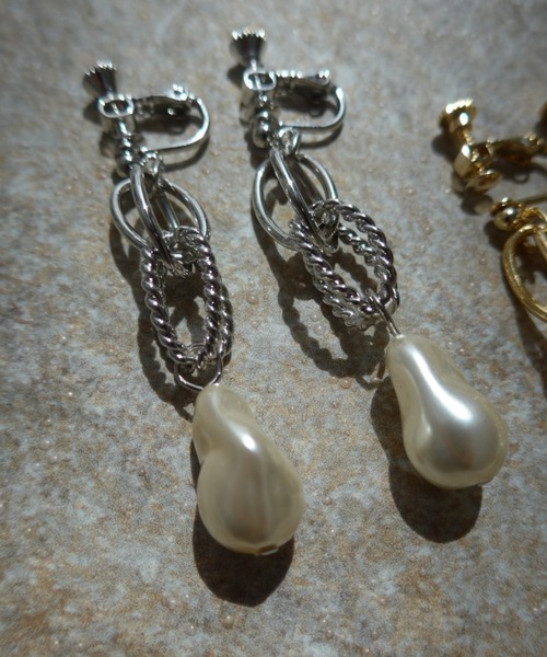 et.UNiVER（エトユニベール）の「Hoop chain earrings（イヤリング・レディース・ゴールド/シルバー・FREE）」の3枚目の写真