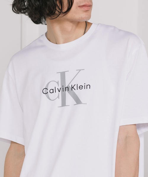 Calvin Klein（カルバン・クライン）の「Calvin Klein/カルバンクライン SS HERO MONOLOGO TEE 20S 半袖Tシャツ プリントTシャツ ロゴT クルーネック メンズ レディース 2026年 夏  夏服（Tシャツ/カットソー・メンズ・ホワイト/ブラック・XL/L/M/S）」の2枚目の写真