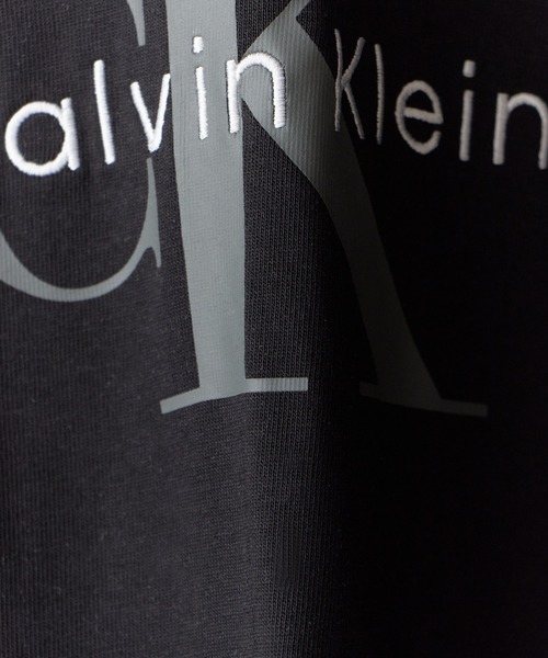 Calvin Klein（カルバン・クライン）の「Calvin Klein/カルバンクライン SS HERO MONOLOGO TEE 20S 半袖Tシャツ プリントTシャツ ロゴT クルーネック メンズ レディース 2026年 夏  夏服（Tシャツ/カットソー・メンズ・ホワイト/ブラック・XL/L/M/S）」の4枚目の写真