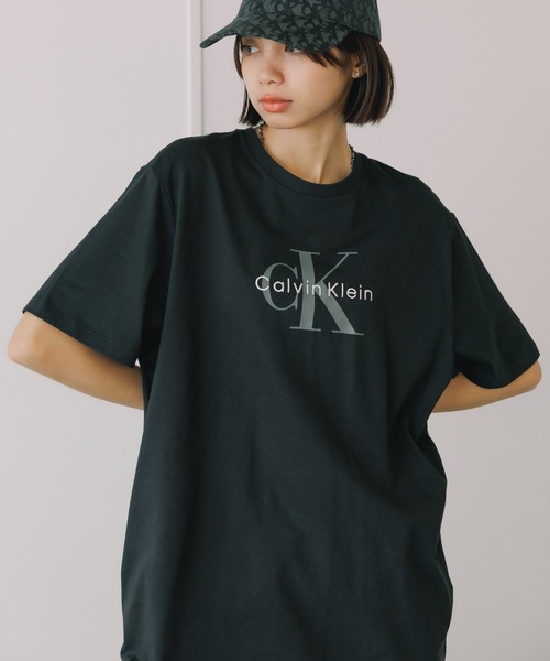 Calvin Klein(カルバン・クライン)の「Calvin Klein/カルバンクライン SS HERO MONOLOGO TEE 20S 半袖Tシャツ プリントTシャツ ブランドロゴT クルーネック メンズ レディース 秋 秋服 2026年秋冬(Tシャツ/カットソー・メンズ・ホワイト/ブラック・XL/L/M/S)」の21枚目の写真