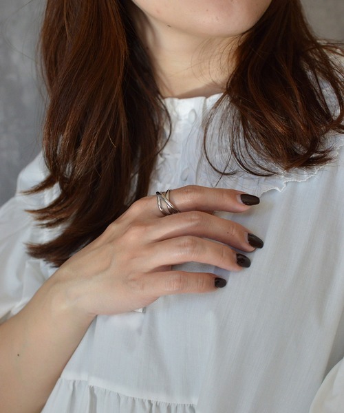 BROTHERHOOD(ブラザーフッド)の「【earyear】Crossover design peti Volume Ring(リング・レディース・ゴールド/シルバー・MEDIUM/SMALL/LARGE)」の1枚目の写真